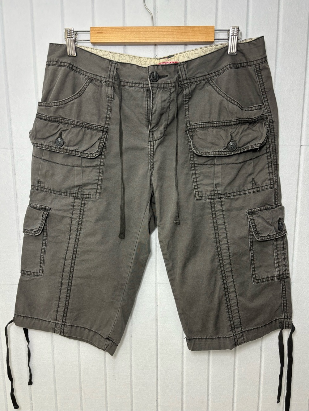 UNIONBAY Vintage Y2K Men's Gray Cargo Shorts with Multiple Pockets Size 11